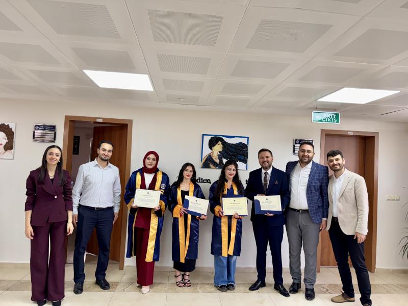 Tıbbi Laboratuvar Teknikleri Programında Dereceye Giren Öğrencilere Başarı Belgeleri Takdim Edildi