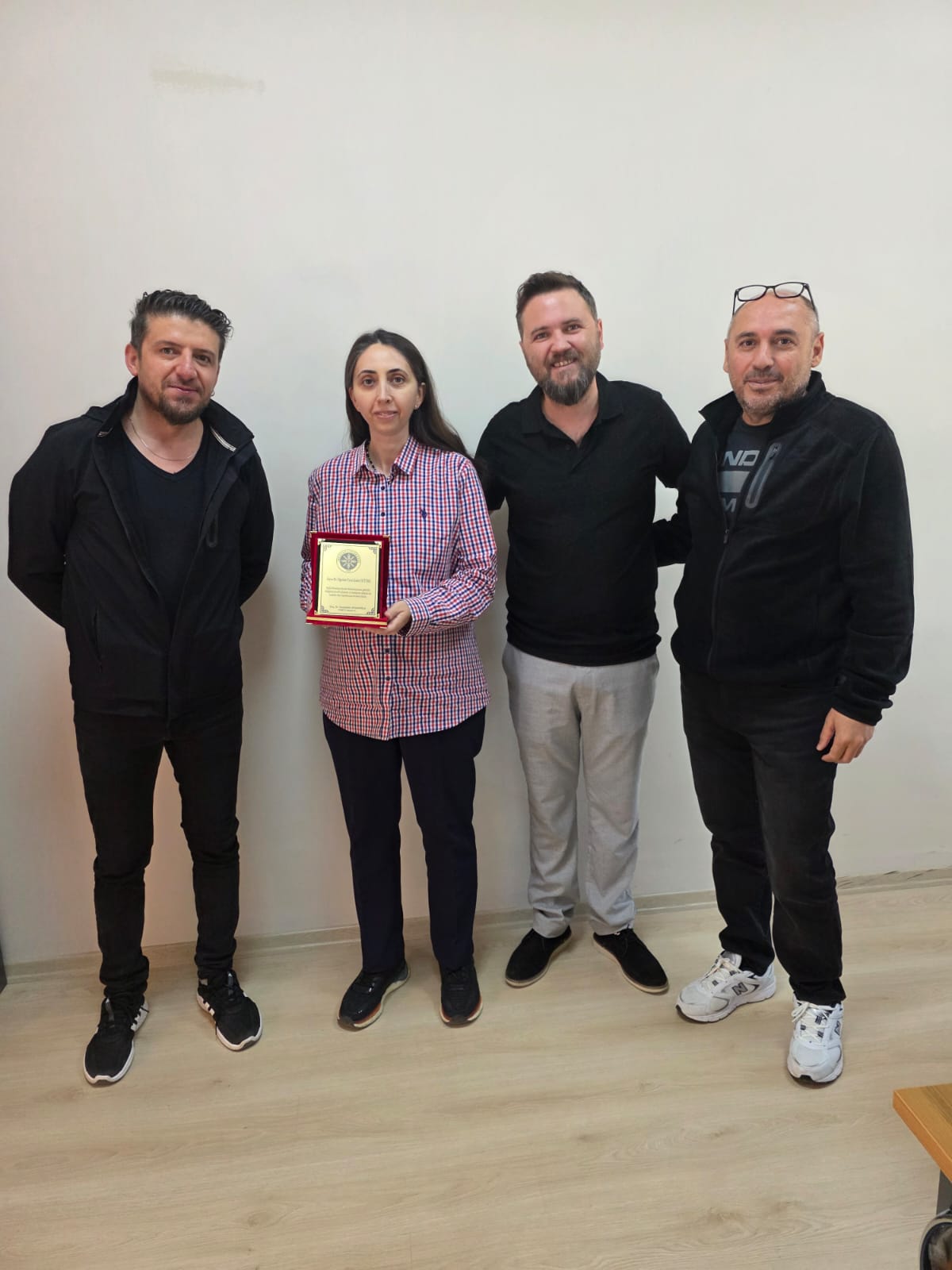 Önceki Dönem Müdürümüz Dr. Öğr. Üyesi Kader Öztürk'e Veda Plaketi Verildi.